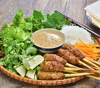 台北→胡志明→越南必吃(香茅烤肉捲+特色米線)→阮惠街&咖啡公寓→越式精油熱石按摩75分鐘→西貢河遊船三道式晚餐&Live Music