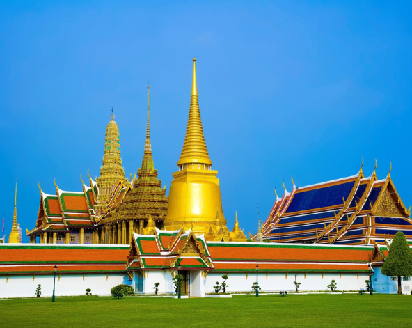 大皇宮+玉佛寺→Iconsiam 暹羅天地→傳統泰式按摩60分鐘→贈送:王權瑪哈納功大廈(挑戰78樓透明玻璃天空步道)→朱拉隆功大學美食一條街(推薦金浦魚粥、古早味冬蔭米粉湯、爆漿餐包等)