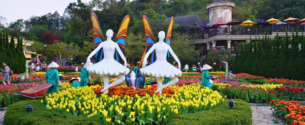 巴拿山法式山城(黃金佛手橋、歐式花園、百年酒窖、歐式童話小鎮、園內自助午餐)→韓式燒烤吃到飽