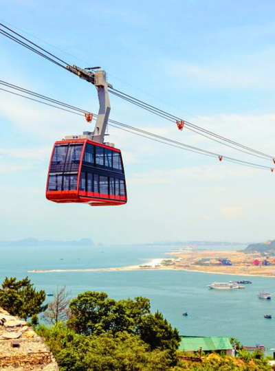 下龍市→越式道地風味餐→世界最大 - 皇后雙層纜車→探索神秘山(日式花園、錦鯉橋、蠟像博物館)→灣景咖啡廳(含一杯飲品)→Vincom購物中心&WinMart超市