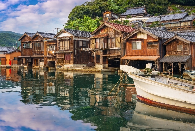 伊根船屋群x伊根灣遊船餵海鷗→日本三大美景~天橋立 (單軌懸吊式纜車~飛龍觀平台拍股見~智恩寺~天橋立沙洲~迴旋橋漫遊)