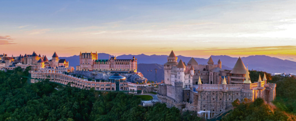 巴拿山法式山城(黃金佛手橋、歐式花園、百年酒窖、歐式童話小鎮、園內自助午餐)→韓式燒烤吃到飽