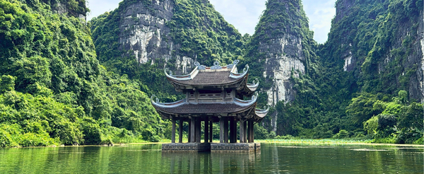 陸龍灣 (長安生態保護區~乘坐特色竹筏遊船、華閭古鎮、臥龍山俯瞰三谷平原)→三十六古街自由散策