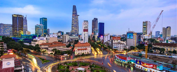 台北→胡志明→越南必吃(香茅烤肉捲+特色米線)→阮惠街&咖啡公寓→越式精油熱石按摩75分鐘→西貢河遊船三道式晚餐&Live Music