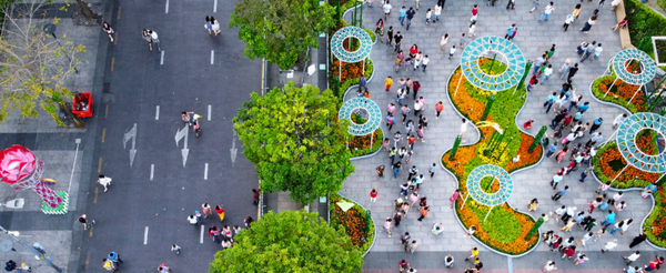 台北→胡志明→越南必吃(香茅烤肉捲+特色米線)→阮惠街&咖啡公寓→越式精油熱石按摩75分鐘→西貢河遊船三道式晚餐&Live Music