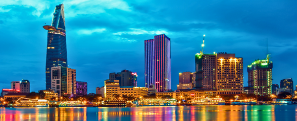 台北→胡志明→越南必吃(香茅烤肉捲+特色米線)→阮惠街&咖啡公寓→越式精油熱石按摩75分鐘→西貢河遊船三道式晚餐&Live Music