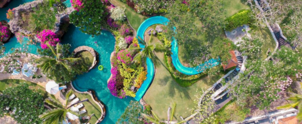 五星渡假村內享受設施(泳池滑水道、沙灘日光浴、自由前往BALI COLLECTION MALL)→【獨家】泳池別墅海陸BBQ PARTY (廚師現場料理、泳池戲水浮具、現場音樂、牛排海鮮、飲料啤酒，再加贈每人半隻龍蝦或皮皮蝦)